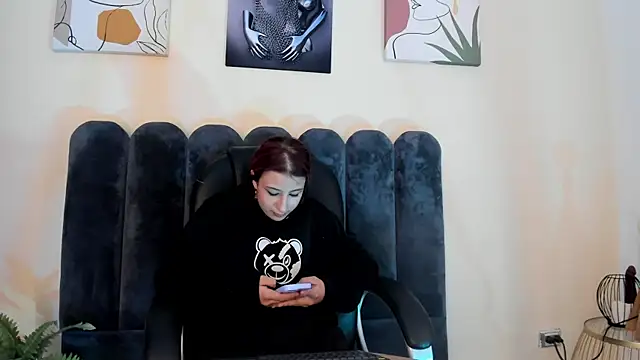 Cristalfoxy  online show from 06/11/26, 12:32