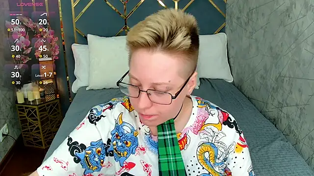 Snapshot of AlexandraGreen chatting on 09/18/25, 09:06 AlexandraGreen online show from 09/18/25, 09:06