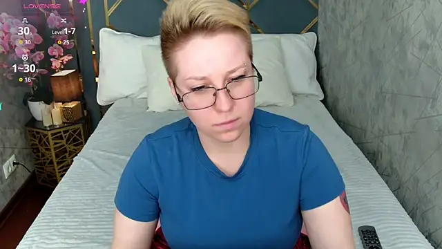 Snapshot of AlexandraGreen chatting on 10/02/25, 10:06 AlexandraGreen online show from 10/02/25, 10:06