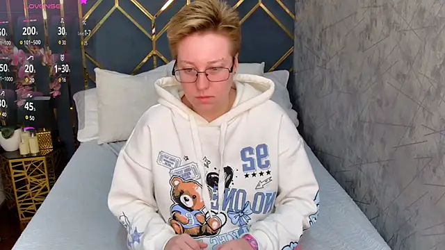 Snapshot of AlexandraGreen chatting on 10/22/25, 04:07 AlexandraGreen online show from 10/22/25, 04:07