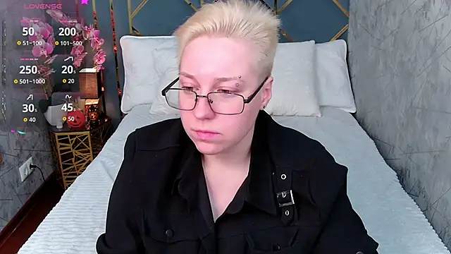 Snapshot of AlexandraGreen chatting on 10/31/25, 09:05 AlexandraGreen online show from 10/31/25, 09:05