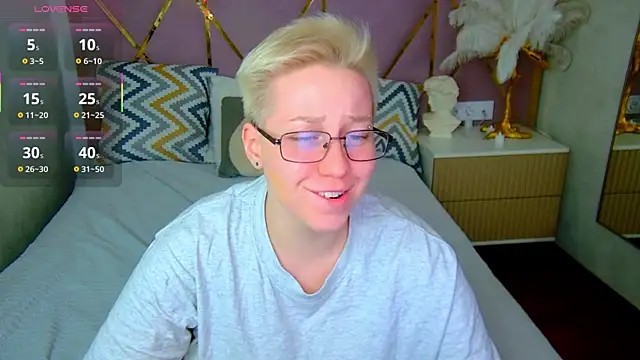 Snapshot of AlexandraGreen chatting on 11/06/25, 09:15 AlexandraGreen online show from 11/06/25, 09:15