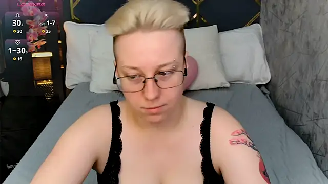 Snapshot of AlexandraGreen chatting on 11/16/25, 08:58 AlexandraGreen online show from 11/16/25, 08:58