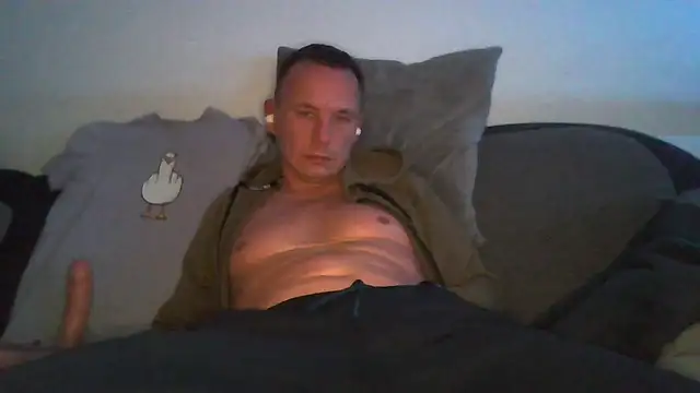 Snapshot of Sam_molinari chatting on 10/24/25, 10:06 Sam molinari online show from 10/24/25, 10:06