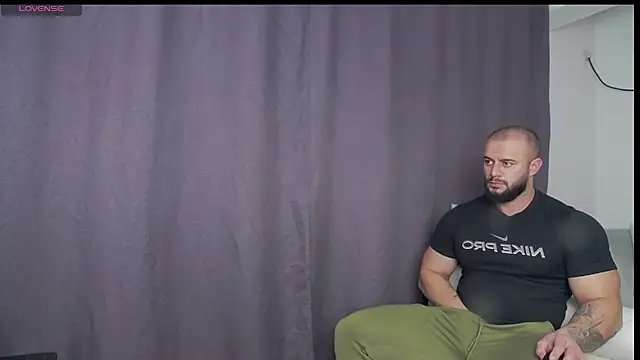 Snapshot of RickyMiami1 chatting on 11/25/25, 06:52 RickyMiami1 online show from 11/25/25, 06:52