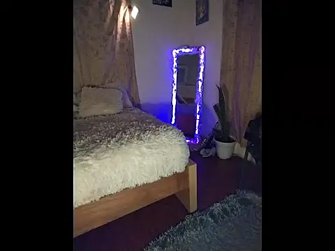 Snapshot of Ella_rr chatting on 10/23/25, 04:34 Ella rr online show from 10/23/25, 04:34