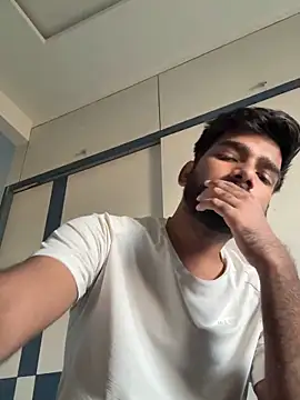 Snapshot of desi_indicoc chatting on 11/18/25, 10:52 desi indicoc online show from 11/18/25, 10:52