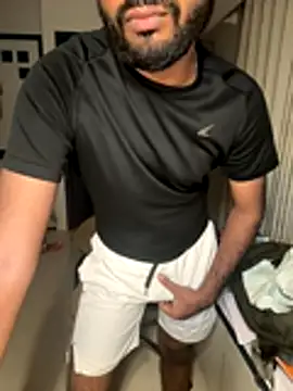 Snapshot of desi_indicoc chatting on 11/24/25, 12:43 desi indicoc online show from 11/24/25, 12:43