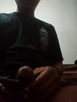 Snapshot of Arya85 chatting on 12/15/25, 01:15 Arya85 online show from 12/15/25, 01:15