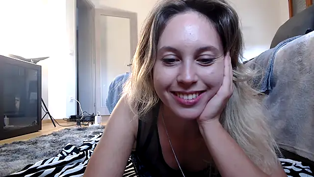 L Sofia online show from 10/21/25, 11:11