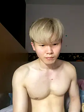 Snapshot of zachlee_69 chatting on 10/15/25, 04:12 zachlee 69 online show from 10/15/25, 04:12