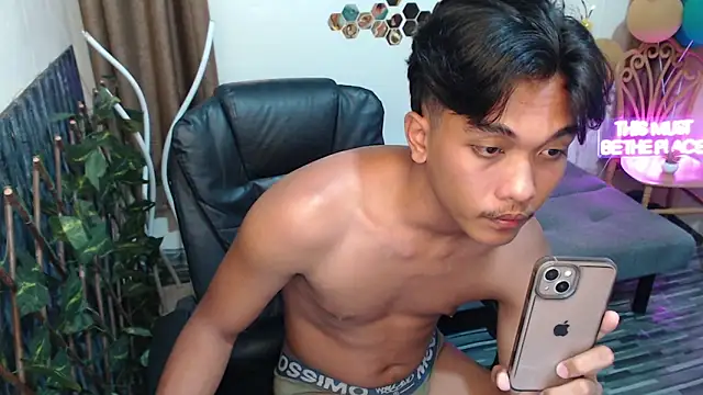 Snapshot of chris_hot_asian_loverboy chatting on 11/22/25, 03:11 chris hot asian loverboy online show from 11/22/25, 03:11