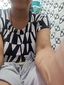 Snapshot of meenu_bhabhi547 chatting on 09/26/25, 05:06 meenu bhabhi547 online show from 09/26/25, 05:06