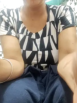 Snapshot of meenu_bhabhi547 chatting on 09/28/25, 04:56 meenu bhabhi547 online show from 09/28/25, 04:56