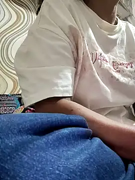 Snapshot of meenu_bhabhi547 chatting on 10/06/25, 03:59 meenu bhabhi547 online show from 10/06/25, 03:59