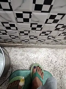 Snapshot of meenu_bhabhi547 chatting on 10/08/25, 02:31 meenu bhabhi547 online show from 10/08/25, 02:31