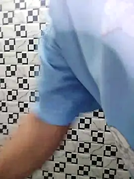 Snapshot of meenu_bhabhi547 chatting on 10/12/25, 01:04 meenu bhabhi547 online show from 10/12/25, 01:04