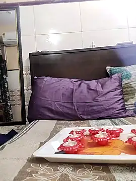 Snapshot of meenu_bhabhi547 chatting on 10/17/25, 02:04 meenu bhabhi547 online show from 10/17/25, 02:04