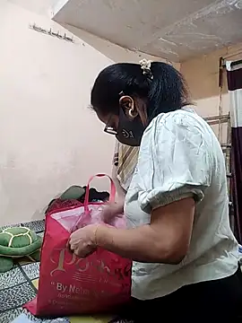 Snapshot of meenu_bhabhi547 chatting on 11/03/25, 04:47 meenu bhabhi547 online show from 11/03/25, 04:47