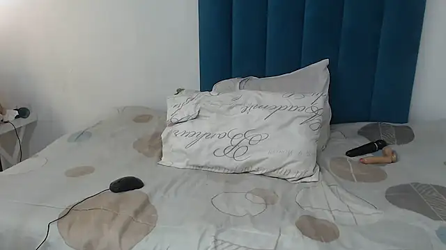 Bella 2025 online show from 09/21/25, 02:13