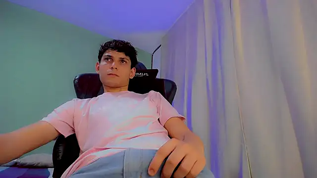 dilan hott  online show from 09/13/25, 08:41