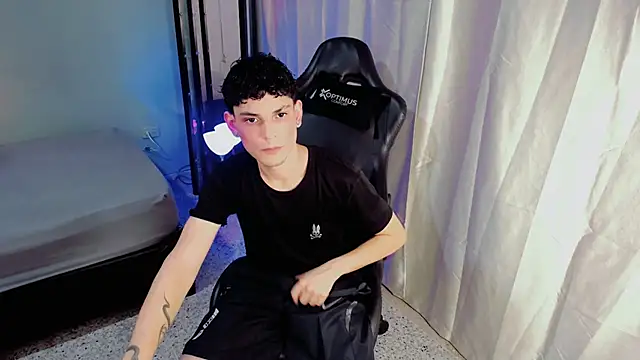 dilan hott  online show from 09/21/25, 09:27