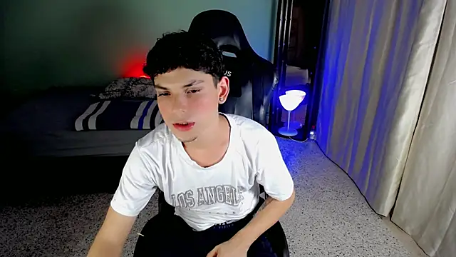 dilan hott  online show from 10/02/25, 08:16