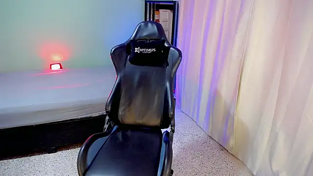 dilan hott  online show from 10/06/25, 09:01