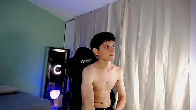 dilan hott  online show from 10/12/25, 08:19