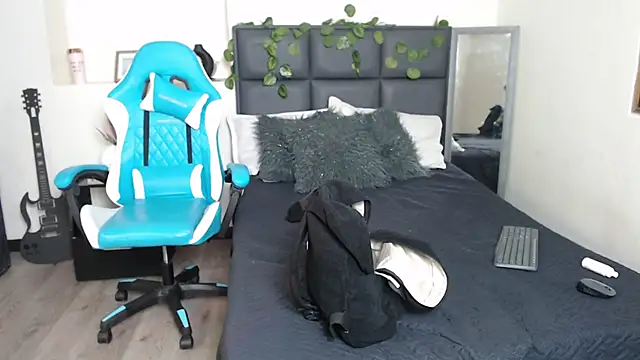 Amnesia  online show from 09/26/25, 01:04