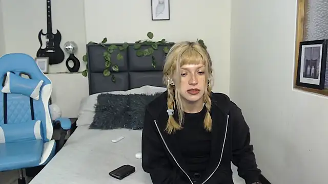 Amnesia  online show from 09/29/25, 01:38