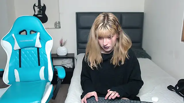 Amnesia  online show from 10/27/25, 01:04