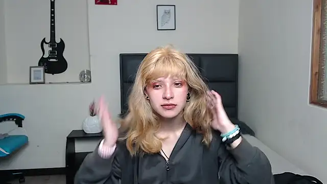 Snapshot of Amnesia_ chatting on 10/30/25, 02:29 Amnesia online show from 10/30/25, 02:29