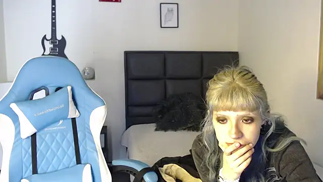 Snapshot of Amnesia_ chatting on 11/05/25, 12:38 Amnesia online show from 11/05/25, 12:38