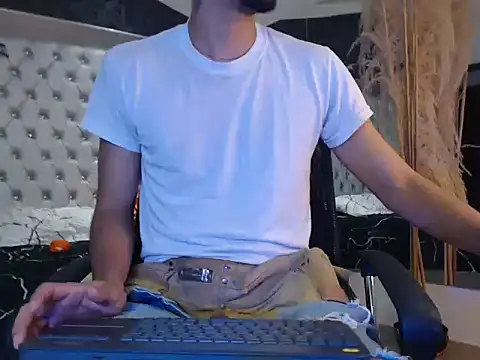 JhosuaCollins  online show from 10/04/25, 05:11