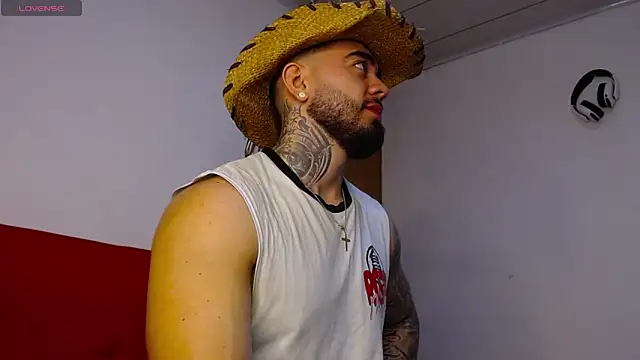 Snapshot of tommyblessd1 chatting on 10/29/25, 05:20 tommyblessd1 online show from 10/29/25, 05:20