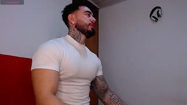 Snapshot of tommyblessd1 chatting on 11/05/25, 06:57 tommyblessd1 online show from 11/05/25, 06:57