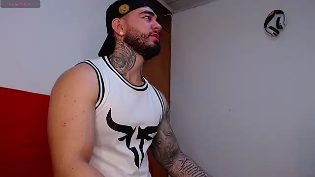 Snapshot of tommyblessd1 chatting on 11/08/25, 01:00 tommyblessd1 online show from 11/08/25, 01:00