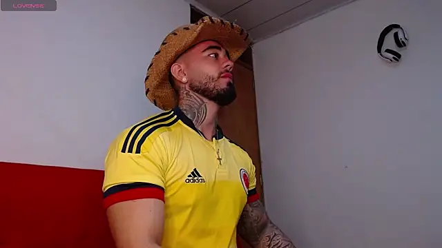 Snapshot of tommyblessd1 chatting on 11/10/25, 06:01 tommyblessd1 online show from 11/10/25, 06:01