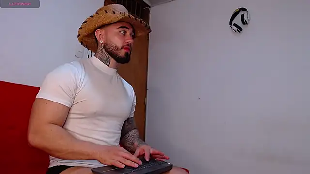 Snapshot of tommyblessd1 chatting on 11/19/25, 05:51 tommyblessd1 online show from 11/19/25, 05:51