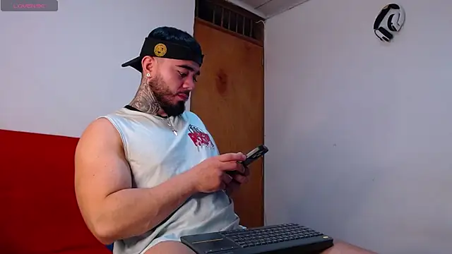 Snapshot of tommyblessd1 chatting on 12/04/25, 05:28 tommyblessd1 online show from 12/04/25, 05:28