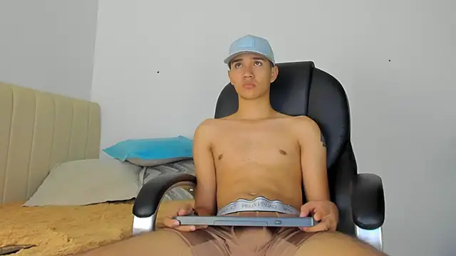 Mathew lee7 online show from 10/26/25, 07:20