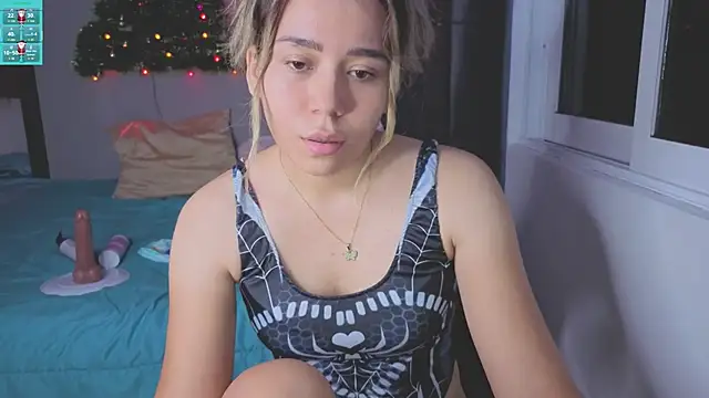 Snapshot of Aiilyn_Ds chatting on 12/15/25, 12:04 Aiilyn Ds online show from 12/15/25, 12:04