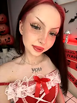 Snapshot of Lina_Thornton_ chatting on 10/22/25, 08:41 Lina Thornton online show from 10/22/25, 08:41