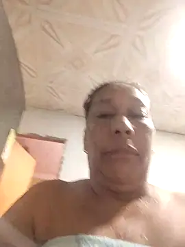 Snapshot of Naomi-Mature chatting on 10/25/25, 08:55 Naomi-Mature online show from 10/25/25, 08:55