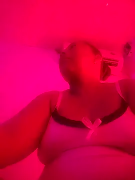 Snapshot of Naomi-Mature chatting on 11/18/25, 08:08 Naomi-Mature online show from 11/18/25, 08:08