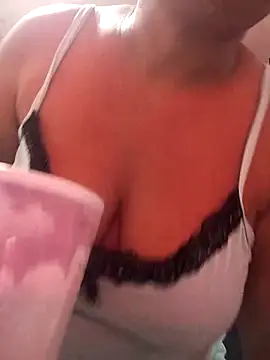 Snapshot of Naomi-Mature chatting on 11/23/25, 09:09 Naomi-Mature online show from 11/23/25, 09:09