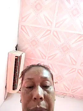 Snapshot of Naomi-Mature chatting on 11/24/25, 08:14 Naomi-Mature online show from 11/24/25, 08:14