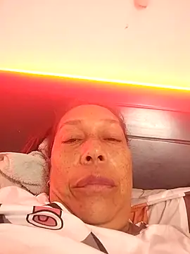 Snapshot of Naomi-Mature chatting on 12/15/25, 08:40 Naomi-Mature online show from 12/15/25, 08:40