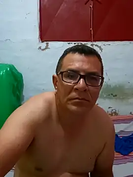 Snapshot of voyerista50 chatting on 09/20/25, 05:52 voyerista50 online show from 09/20/25, 05:52